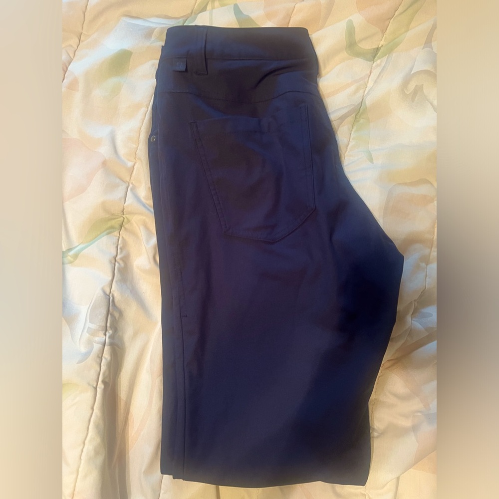 Men’s Lululemon slim fit trouser navy. Excellent condition, barely worn.